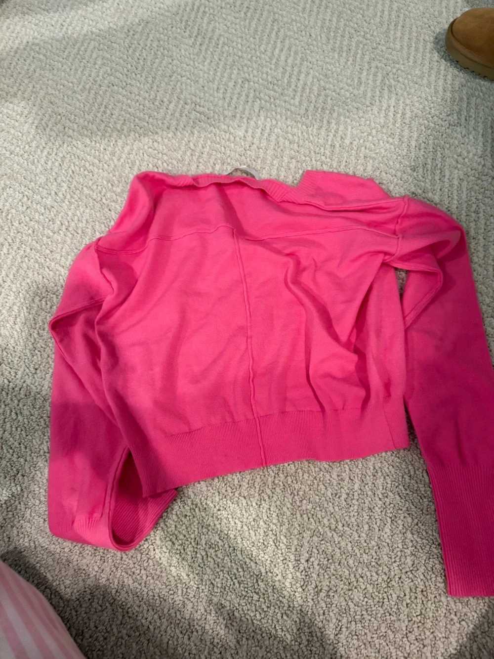 Olivaceous Cropped V-Neck Sweater in Bright Pink